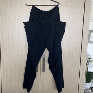 Navy blue comfy yet stylish pants with large pockets (can be worn to work)!